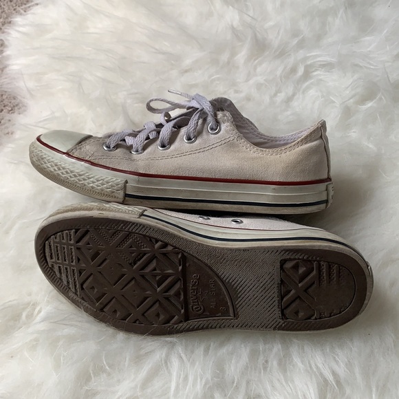 Kids Size 3 White chuck taylors - Picture 3 of 5